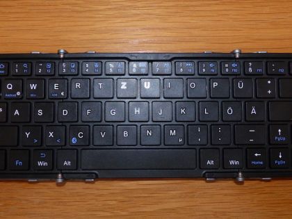 ec-technology-keyboard-chic1