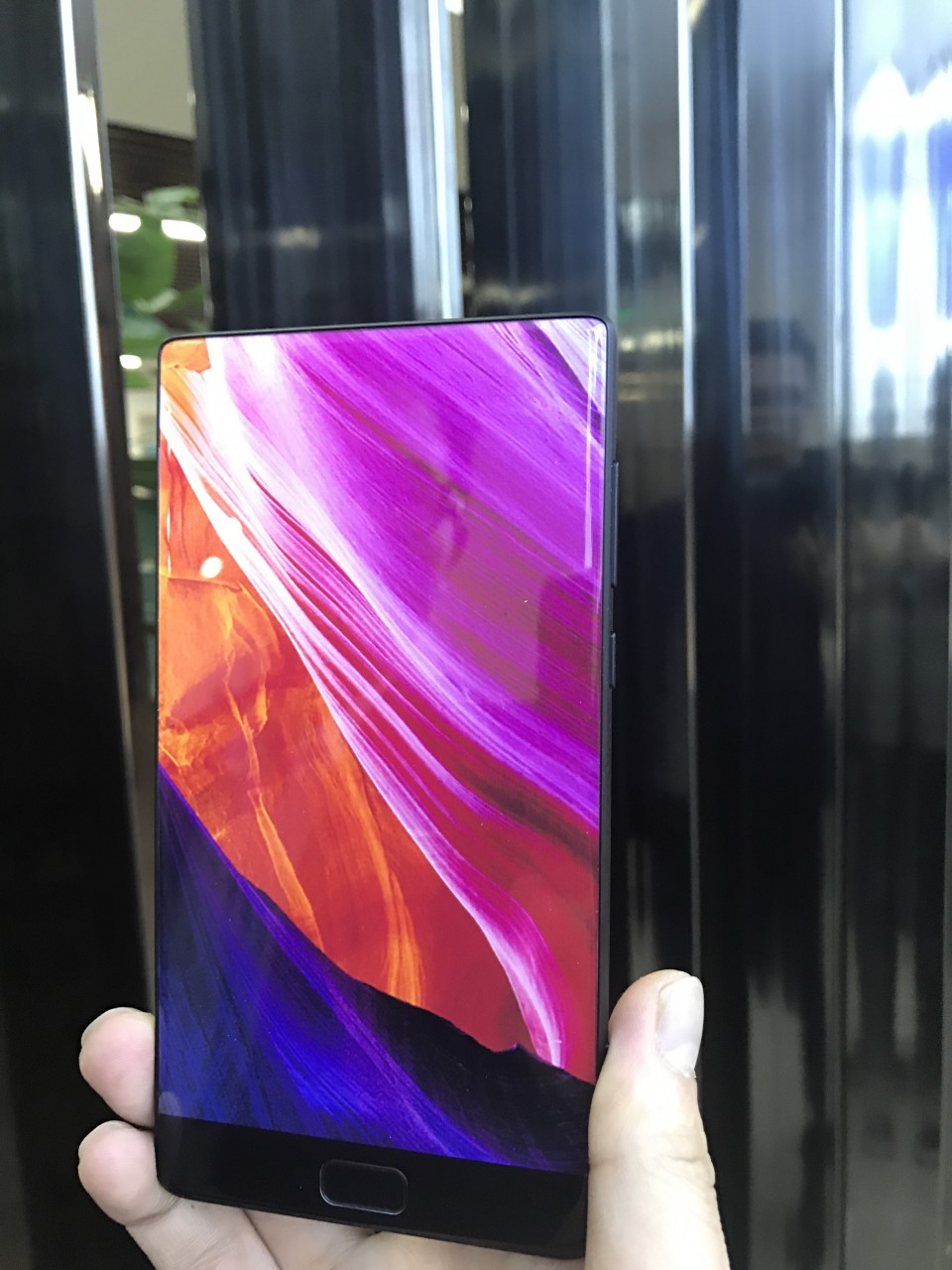 Elephone S8: Xiaomi Mix Klon