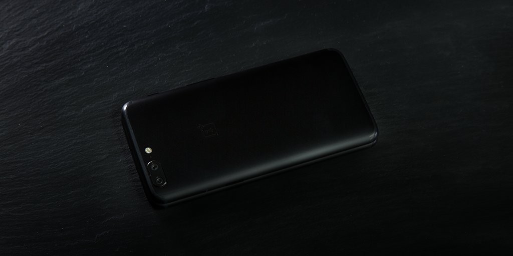 Das OnePlus 5T unter dem OnePlus 5