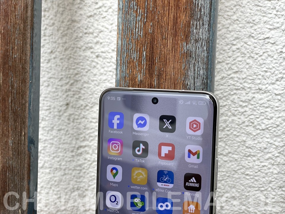 Xiaomi 15 Ultra Display