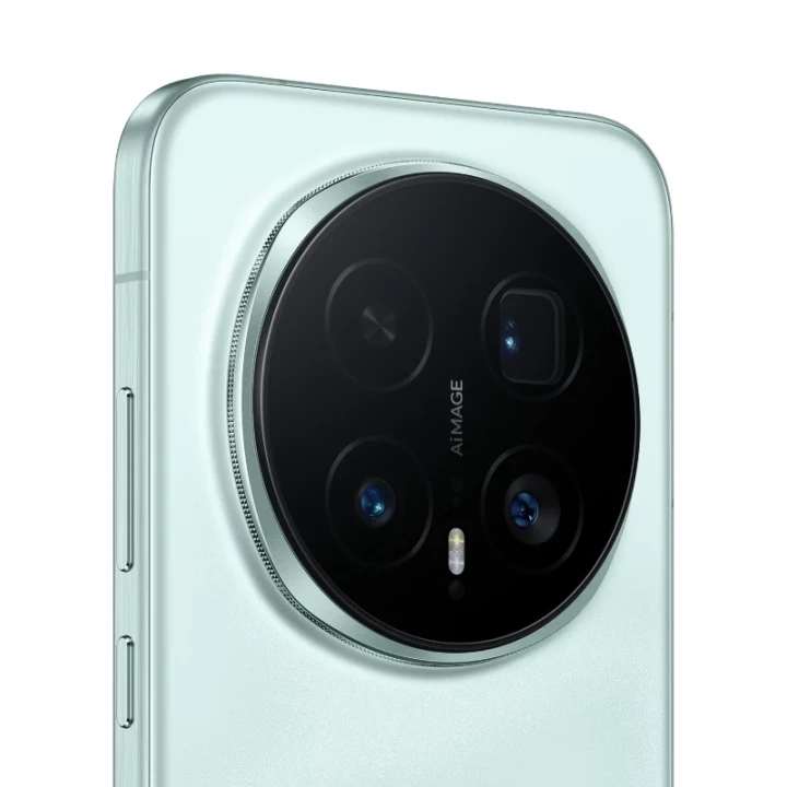 Honor Magic 8 Pro in Sky Cyan