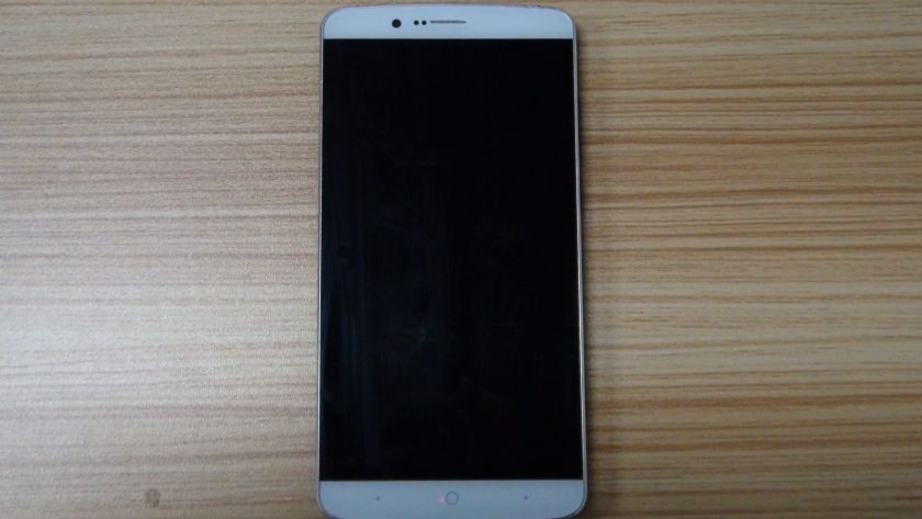 Elephone P8000: High-End Smartphone mit MT6795 SoC?