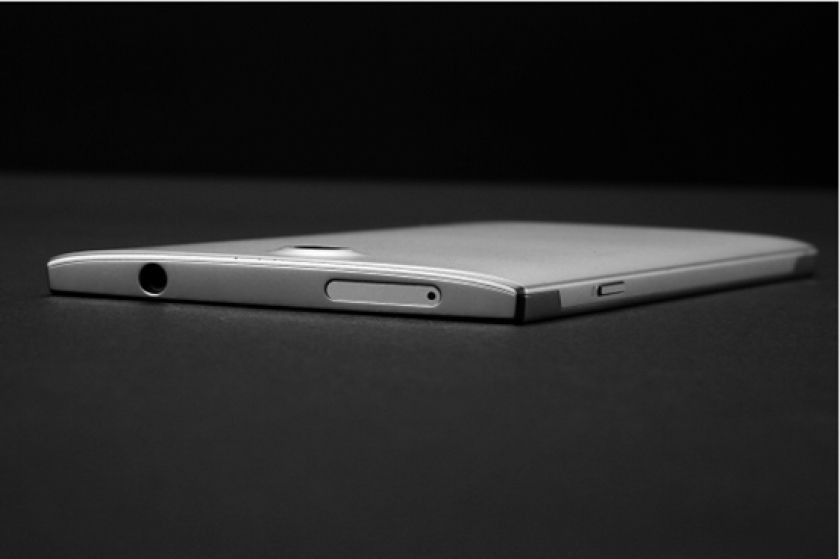 Doogee F2015 mit Liquid Metal Gehäuse